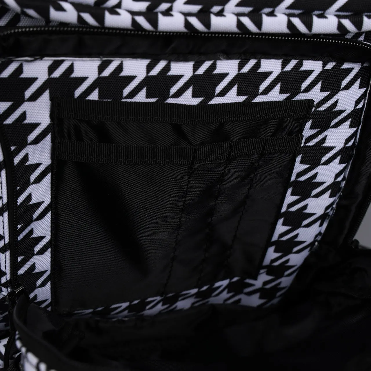 35L Backpack Houndstooth