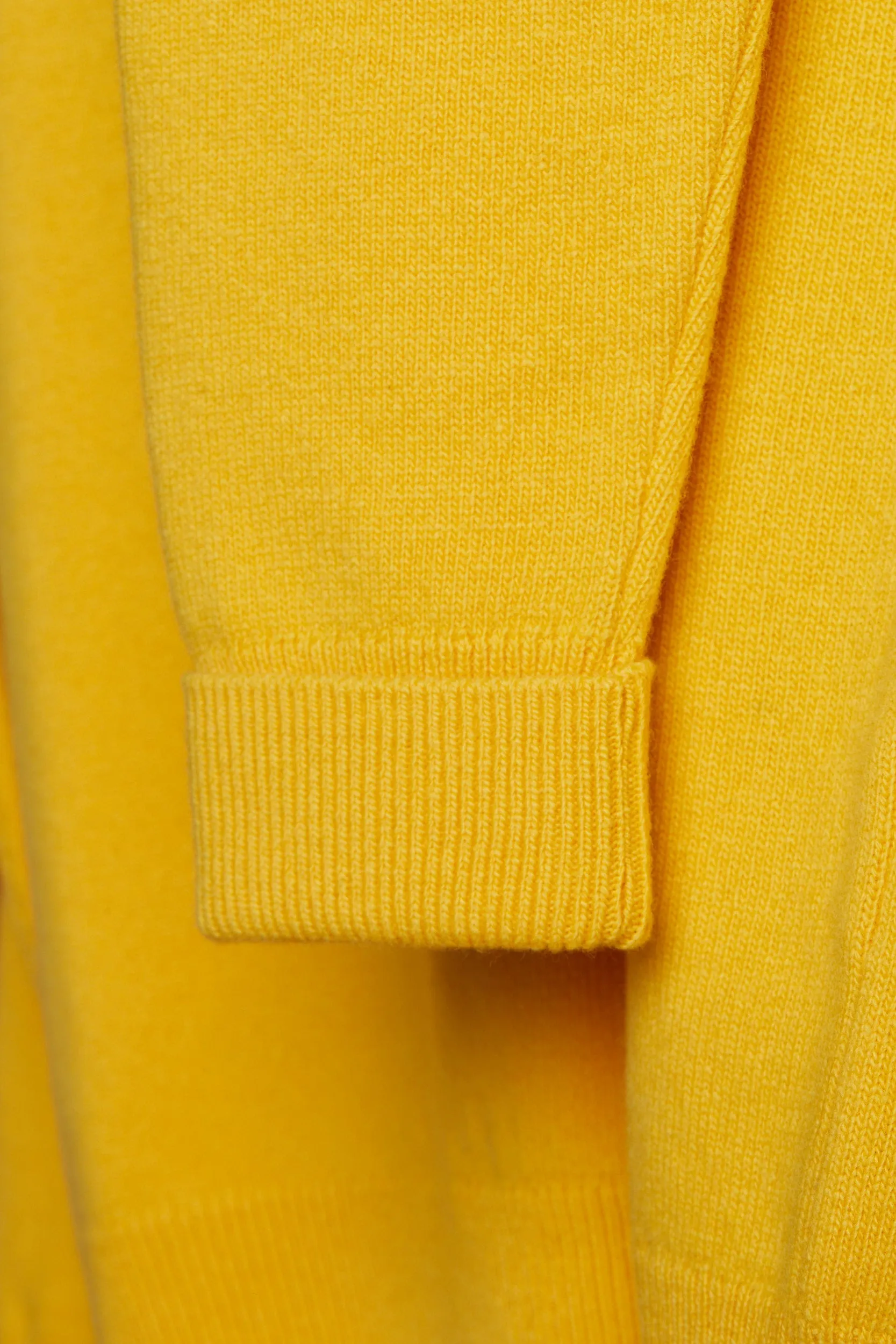 Extrafine Merino Wool V-Neck - Yellow