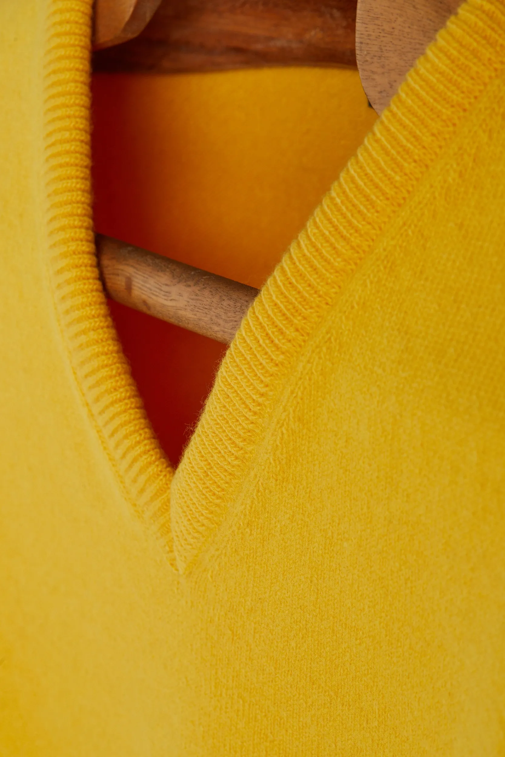 Extrafine Merino Wool V-Neck - Yellow